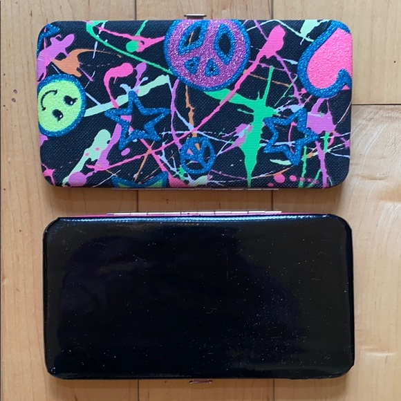 2 Fun Wallets - Picture 4 of 4